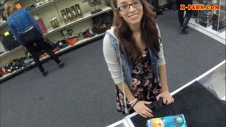 College student sells her books and nailed at the pawnshop