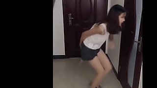 China Girls Very Desperate to Pee