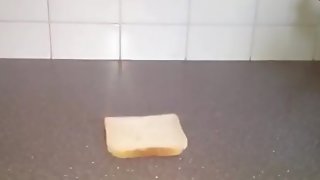 Pan hace gemir como Puta al piso