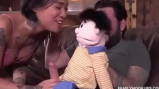Amature Muppet gets cock sucked